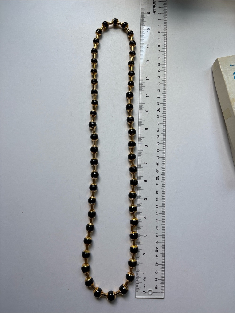 Metropolitan Museum of Art Beaded Necklace Set - Black and Gold - Picture 9 of 9